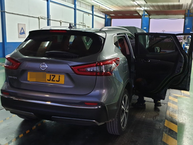 Nissan Qashqai on weighscale is inspected by ITV technician Nissan Qashqai at import test